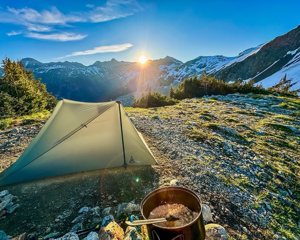 #russetlake #camp #mountains #sunrise #landscape #hike #whistler #canada #wonderful_places #greatoutdoors #durstongear #xmid #packitinpackitout♻️ #leavenotrace♻️