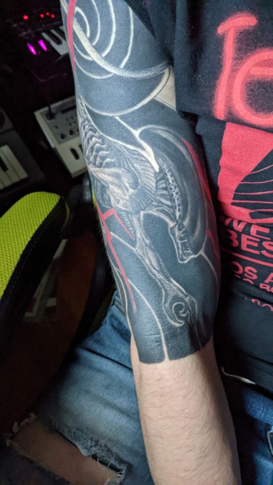 Picture of my traditional Japanese sleeve tattoo with a Xenomorph instead of a dragon or tiger.