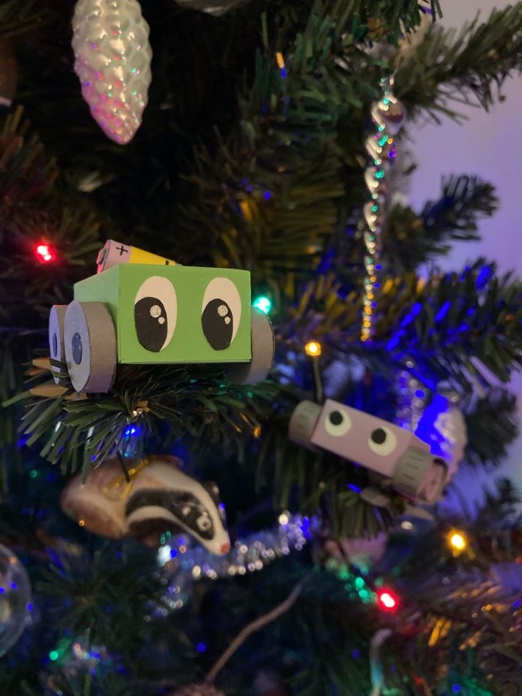 Photo of robots from Robot Detour on a Christmas tree