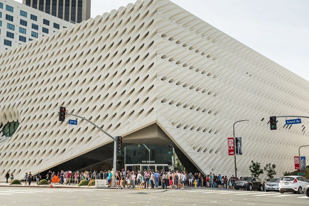 The Broad in DTLA with a big line of people waiting to get inside. 