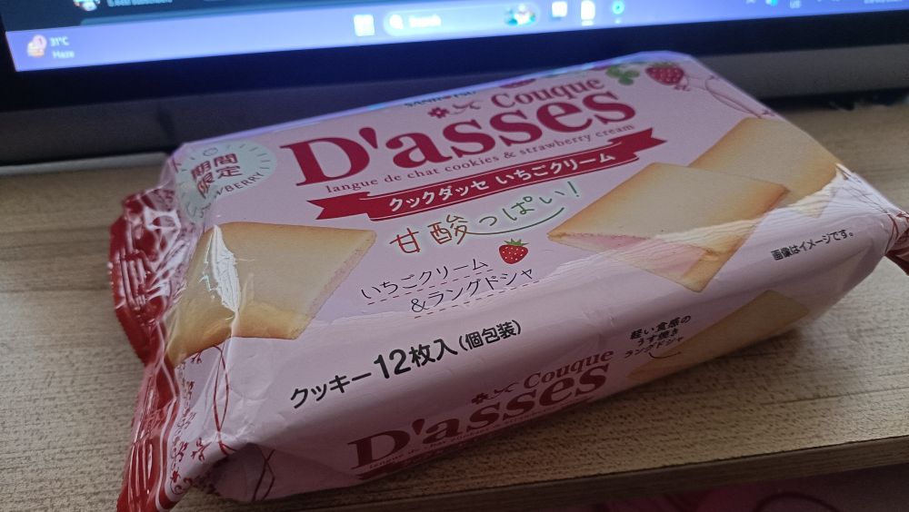 A photo of a pack of strawberry d'asses biscuits