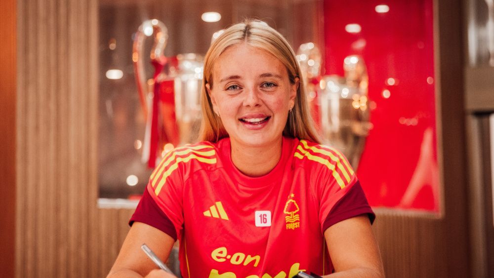 Mollie Green signs new contract