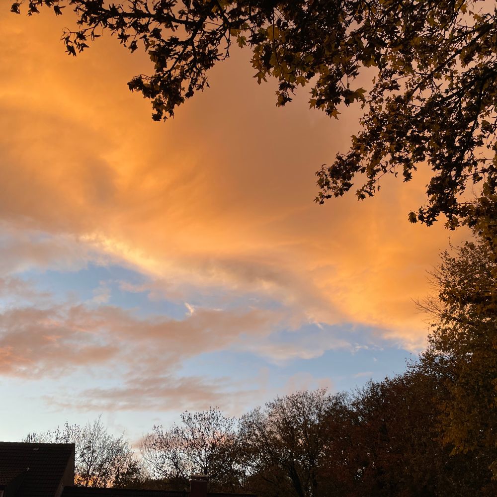 Der Himmel auf dem Weg von der ‚Klapsmühle‘ über den Wall zum Gästeblock.