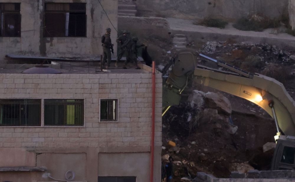 Israeli forces shove at least four men off West Bank roof, videos show