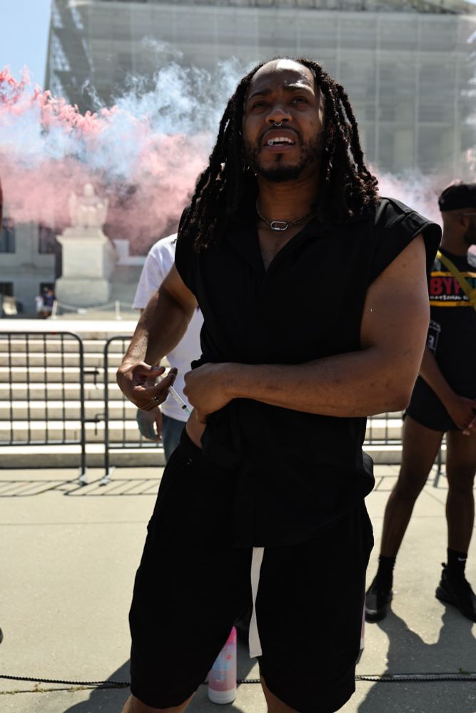 Transmasc protestor takes T in front of Supreme Court & smoke 