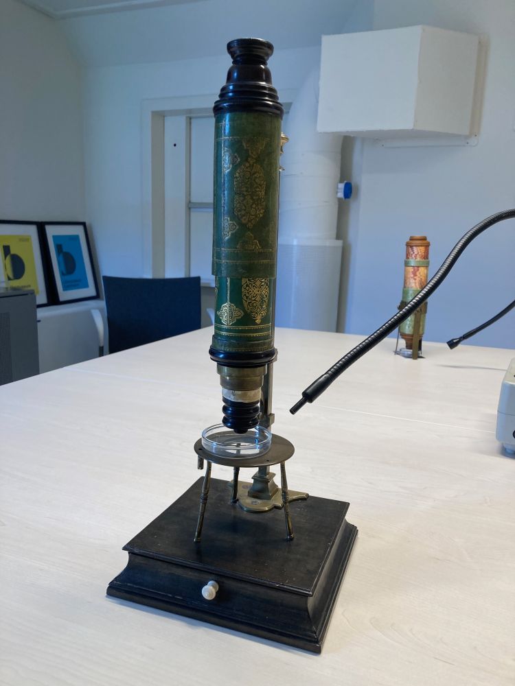 Photo with a microscope attributed to John Marshall as the maker in the front and a microscope made by Giuseppe Campani in the back. 