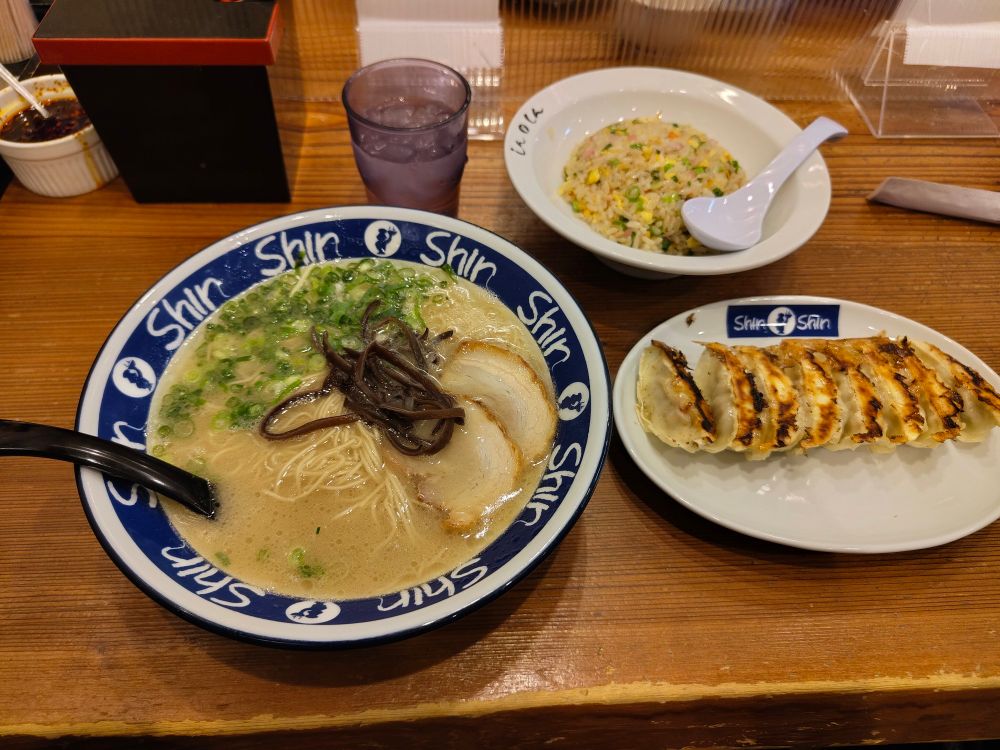 Jakarta ramen, gyozas y yakimeshi