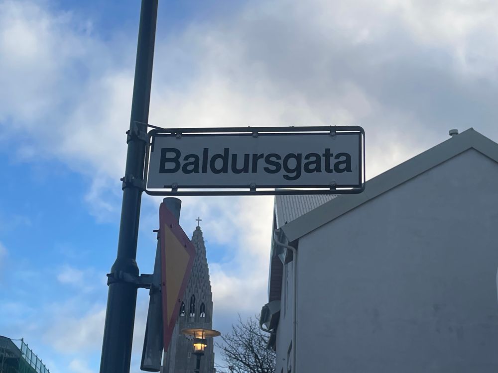 A street sign that reads, “Baldursgata.”