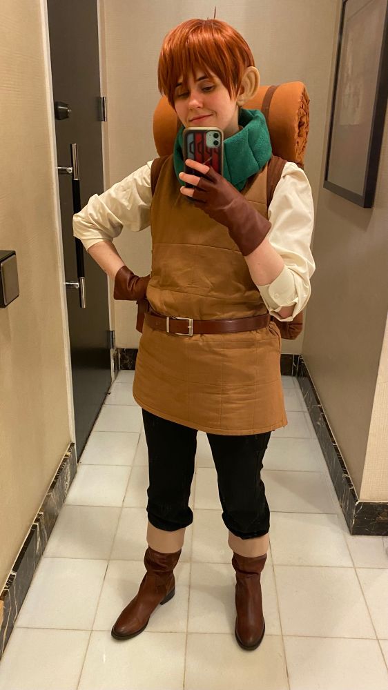 cosplay of chilchuck tims from dungeon meshi 