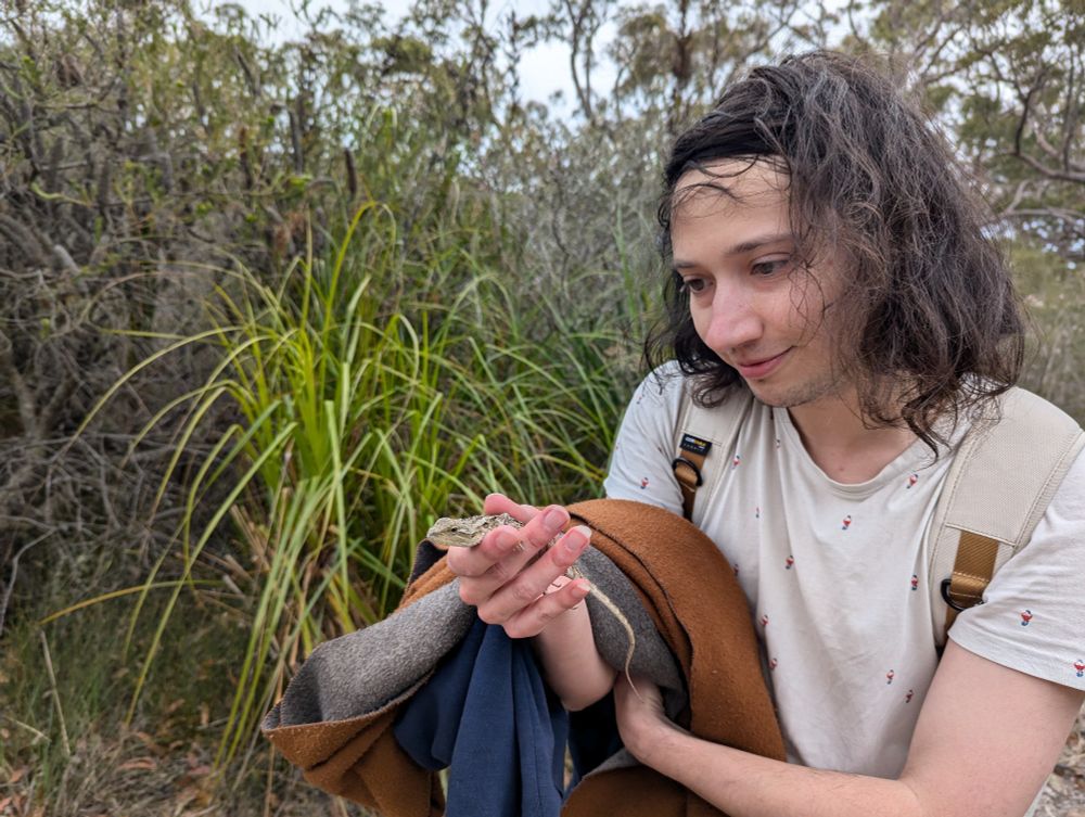 Charlie MANHANDLES a tiny little lizard dude on a hike