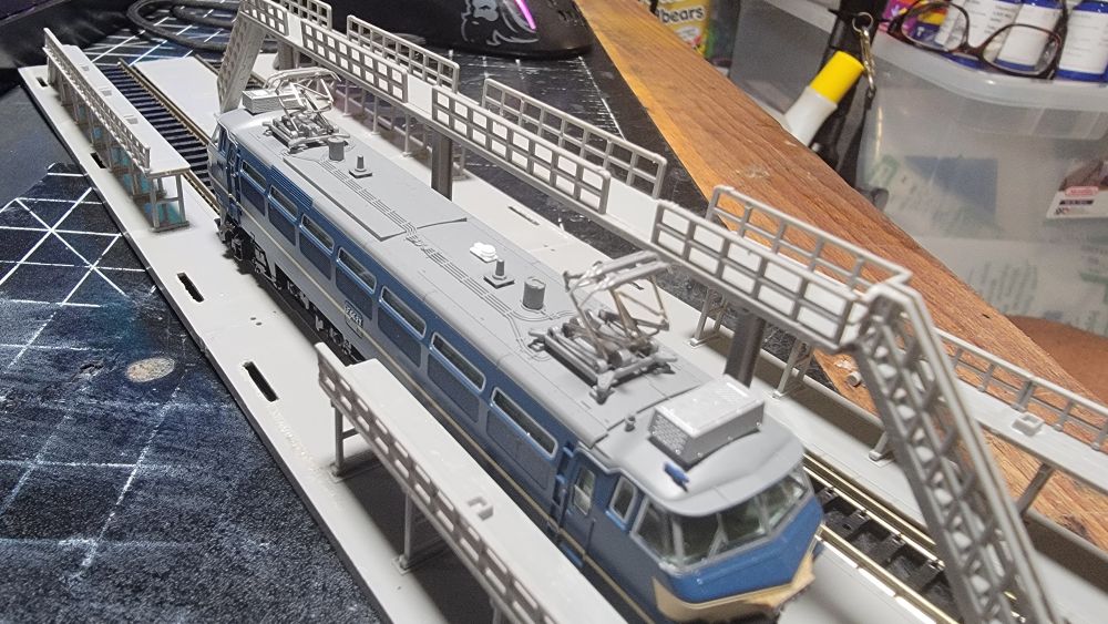 Kato EF66-27 in the GREEENMAX inspection stands.