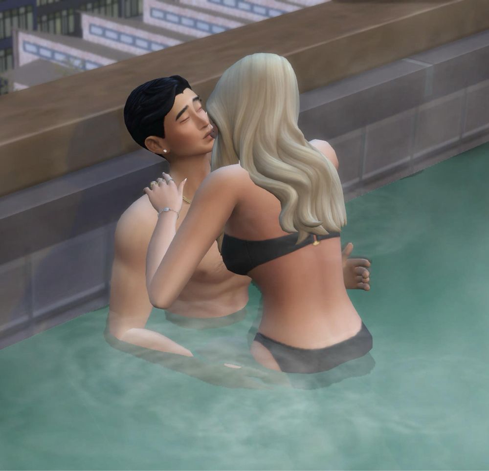 Henry and khloe kissing in the hot tub 