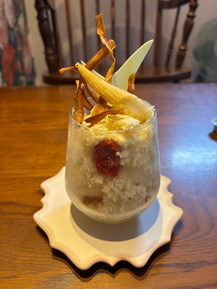 カフェひとあし の
夏のもろこしパフェ