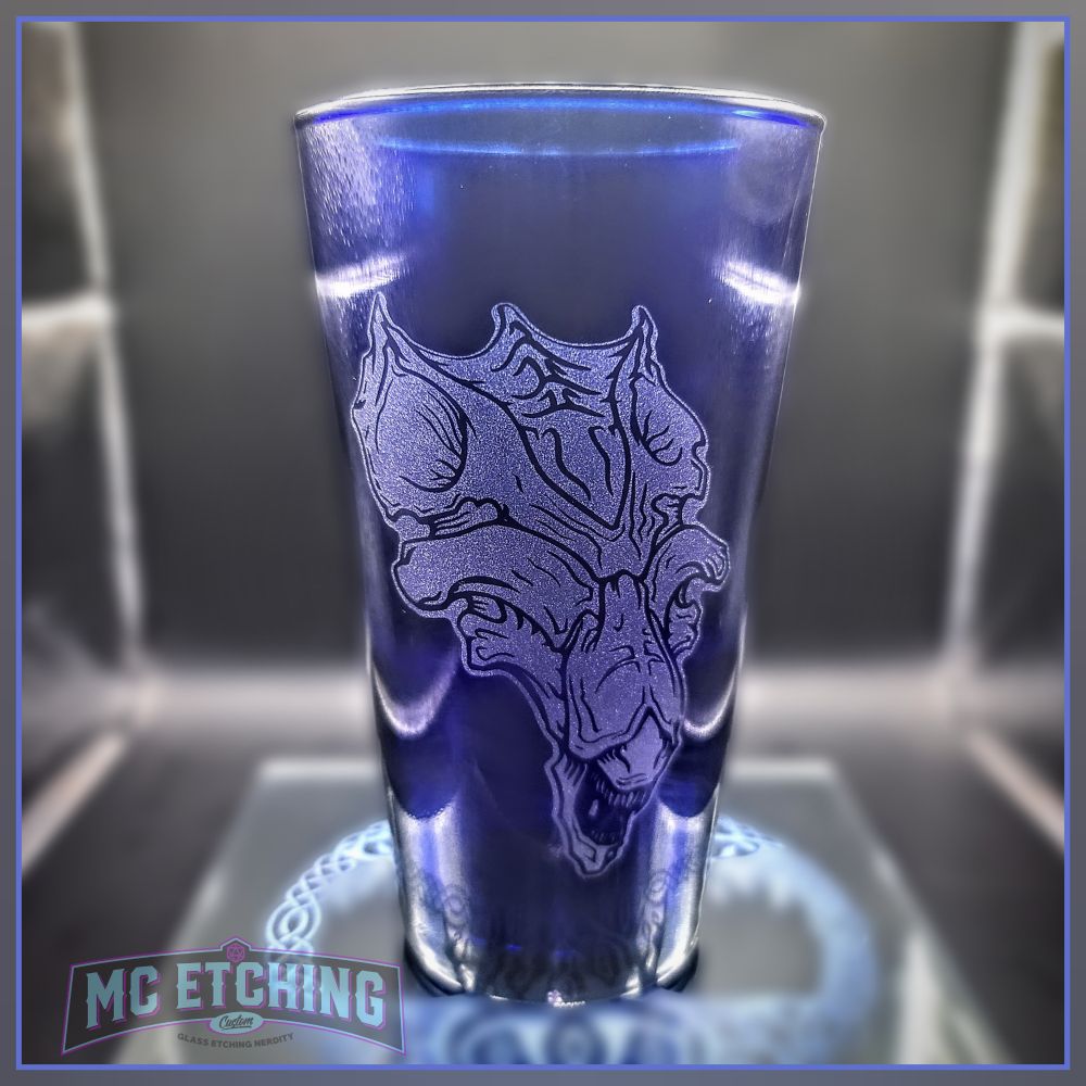 kobalt pint glass etched with a head of a queen alien xenomorph