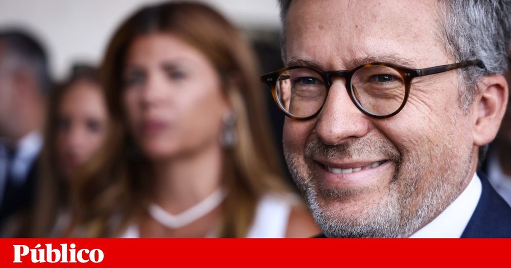 Autarca abriu Universidade de Verão do PSD com críticas aos socialistas que escolheram o “caos” em Lisboa. Recandidato autárquico também condena “poluição” dos cartazes políticos na cidade.