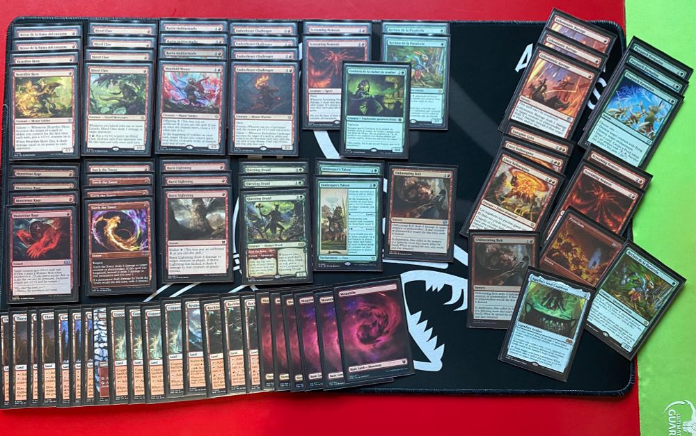 Marcelo si lees esto, efectivamente le he metido un caldero de side por 3 motivos: sirve para hacer trigger de valiant, sirve para hacer el payaso un poco y alguien me enseñó que este deck funciona mejor con menos cartas en el side