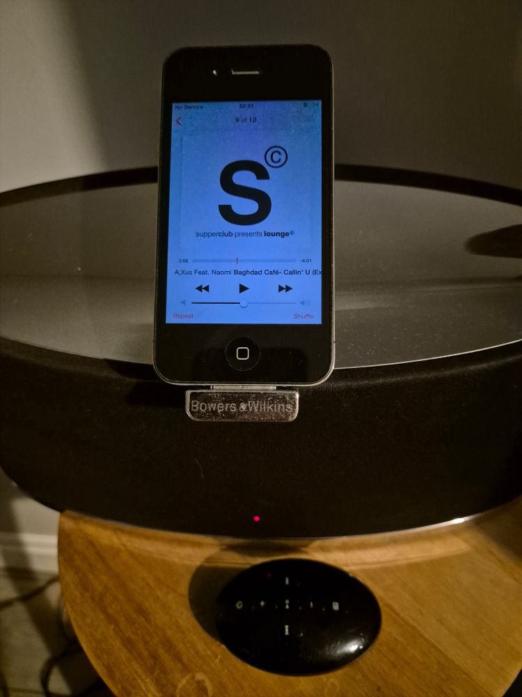 iPhone 4 on a Zeppelin mini playing the  Supperclub Bar Rouge