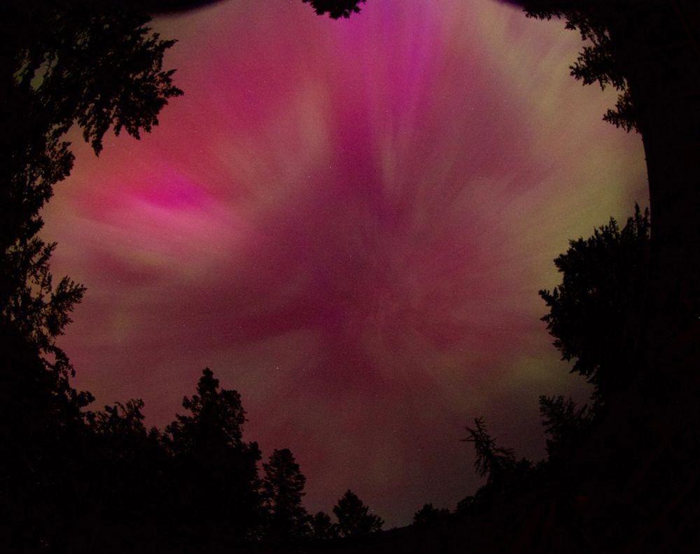 Aurora Borealis with Coronae converging directly overhead