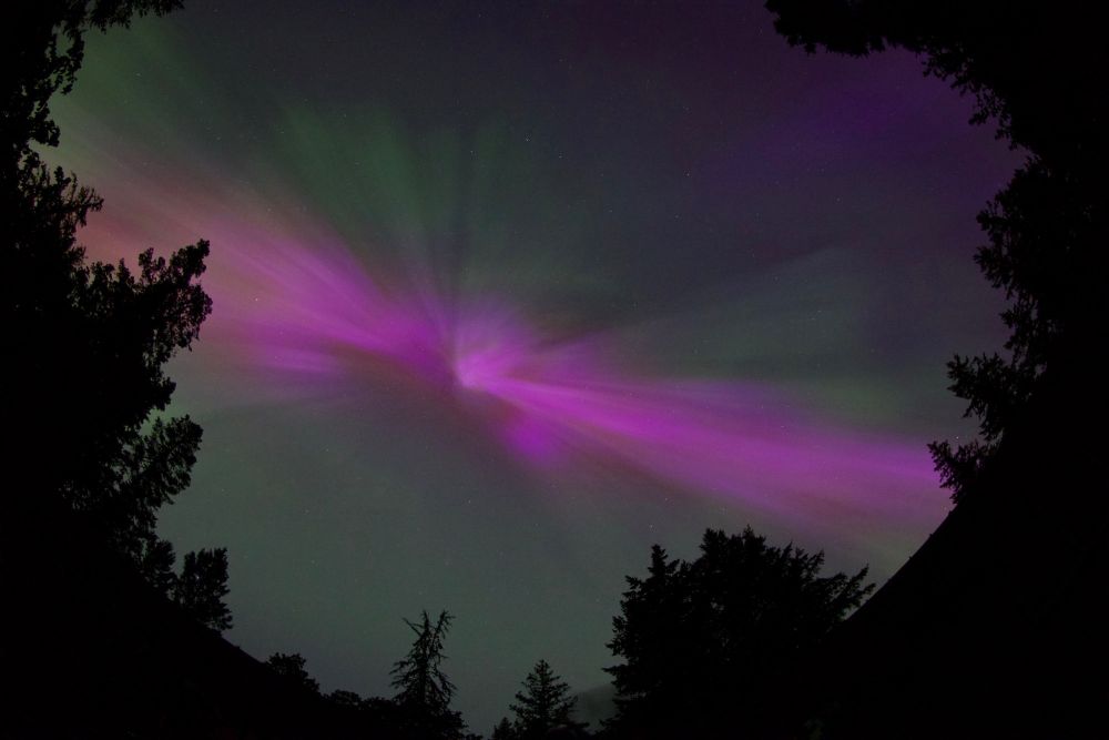 Aurora Borealis with Coronae converging directly overhead