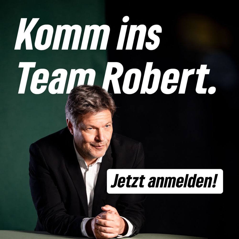 Portraitfoto von Robert Habeck, der sich auf einen Tisch lehnt und jemandem zuzuhören scheint. Dunkelgrüner bis schwarzer Hintergrund. Schrift: Komm ins Team Robert. Jetzt anmelden!