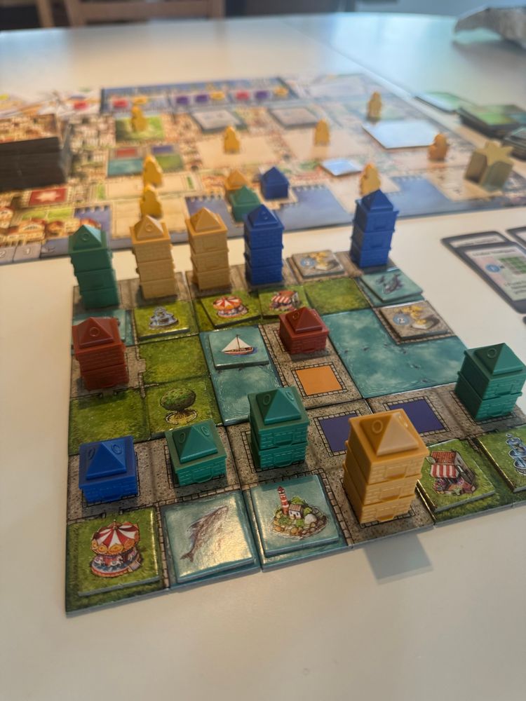 Aufgebautes Brettspiel Cities