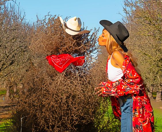 Same setup but Dez think she finna kiss a tumbleweed for real….