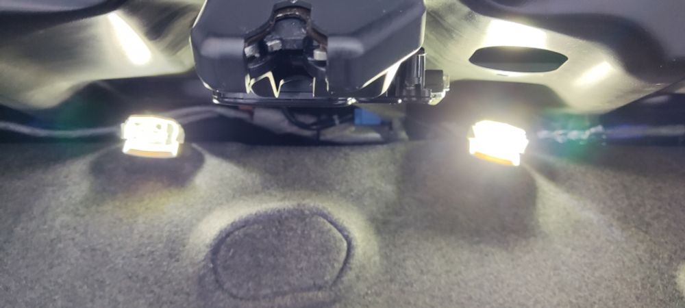 左はもともとつけていたやつで右がHID屋製