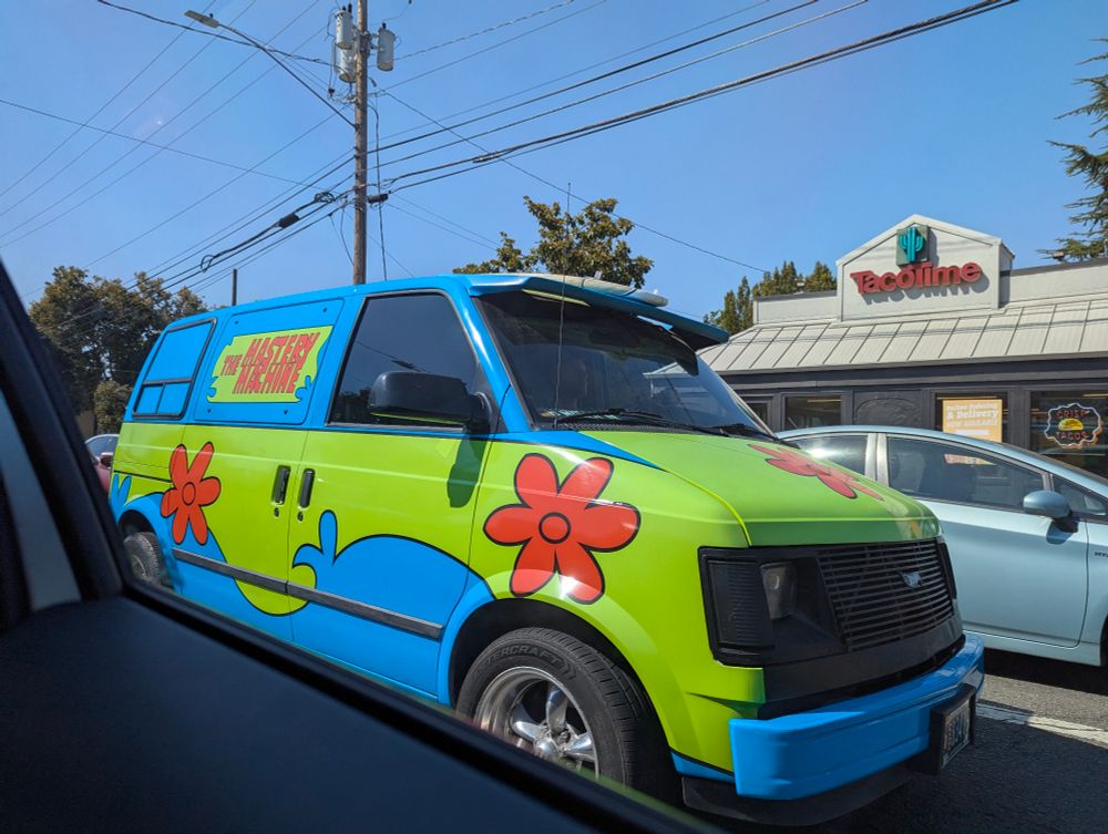 photo I took at a red light of a Chevrolet Astro Van with a sick Scooby Doo Mystery Machine livery