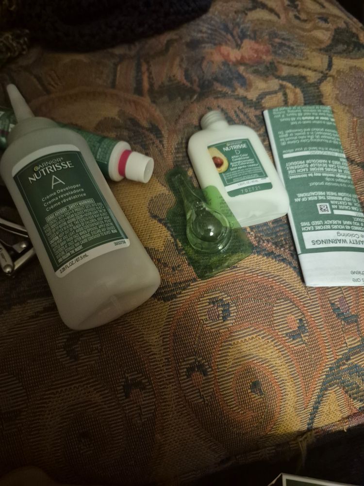 A picture of nutrients golden mahogany hair dye. 