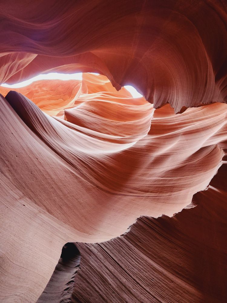 A photo from the Lower Antelope Trail