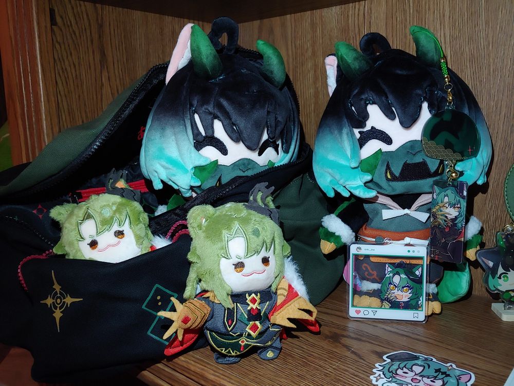 Girl_DM_ cross body, 2 nui, 2 oni plush, overlay, villainess charm, sticker on bottom.