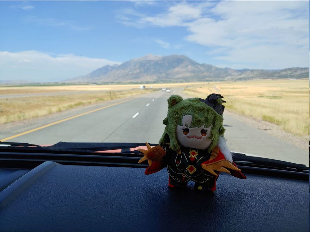 Girl_DM_ nui and mountain in the distance