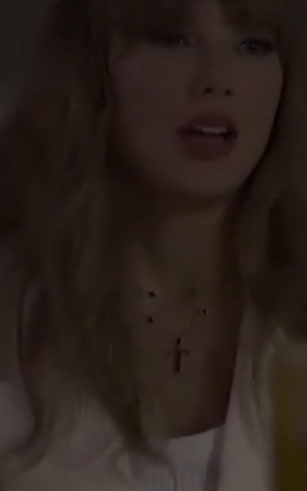 Taylor wearing a T necklace 