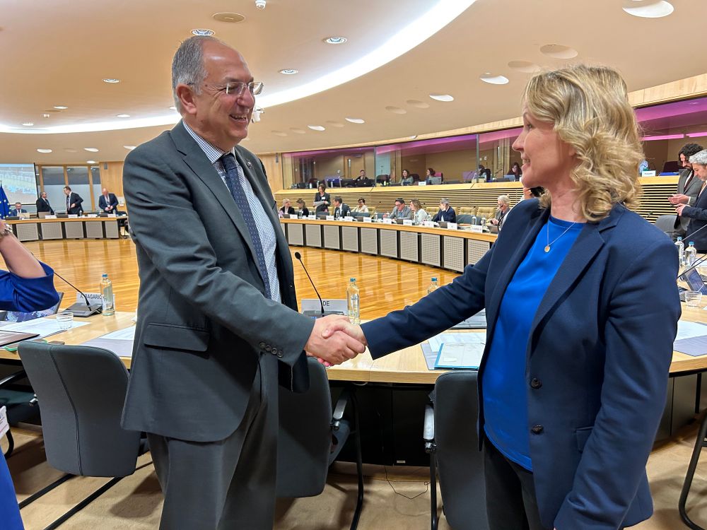 Treffen mit Kommissar Kadis