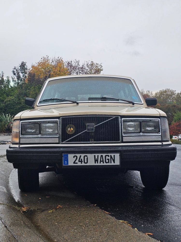 head on shot of a 1983 Volvo 245
