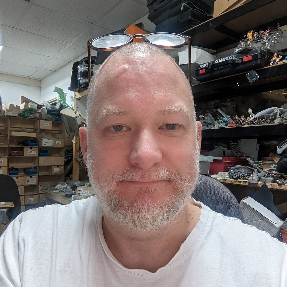 I was trying to find a pic of me and it seems all the best ones are from 5 years, during which I have aged 20 years. So I had to take a new one. if you think i look tired, yeah, I am very very tired. At every level.