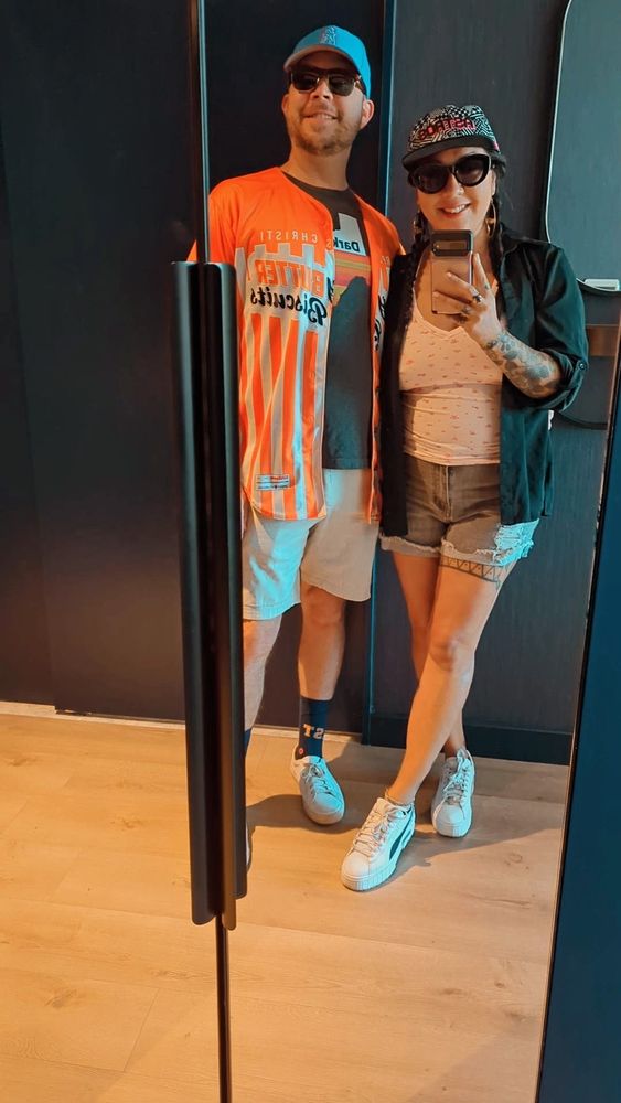 A lovely couple of Astros fans