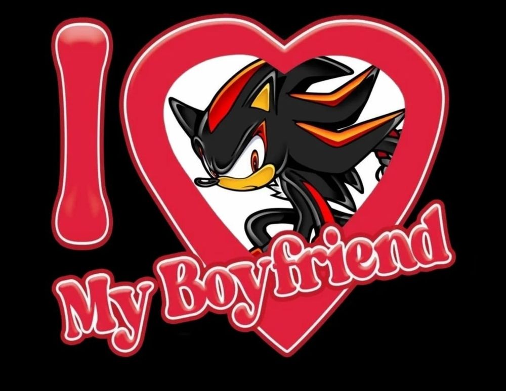 Uma imagem estrito I love my boyfriend com um coração substituindo a palavras love e dentro do coração uma foto do Shadow the hedgehog