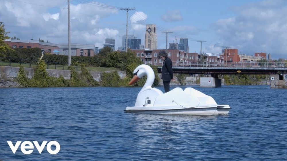 Patrick Watson - Here Comes The River (Official Video) → https://youtube.com/watch?v=A5nb3zOciTU&si=Gc8H18kIMdH32i2x
_
#microbiansLikes #music #Ilikemusic, #piano