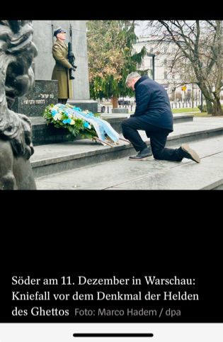Söder am 11. Dezember in Warschau: Kniefall vor dem Denkmal der Helden des Ghettos Foto: Marco Hadem / dpa - aus: SPIEGEL 