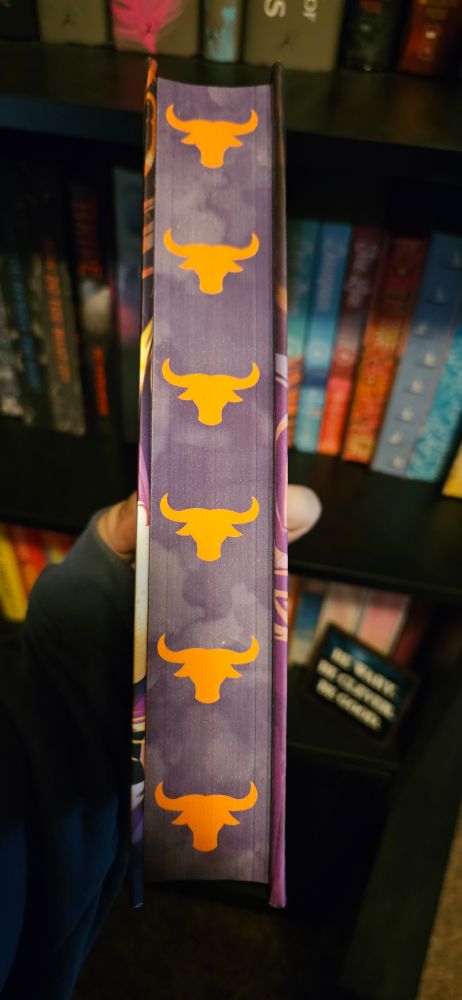 Purple sprayed edges with fog effect and orange bull shape