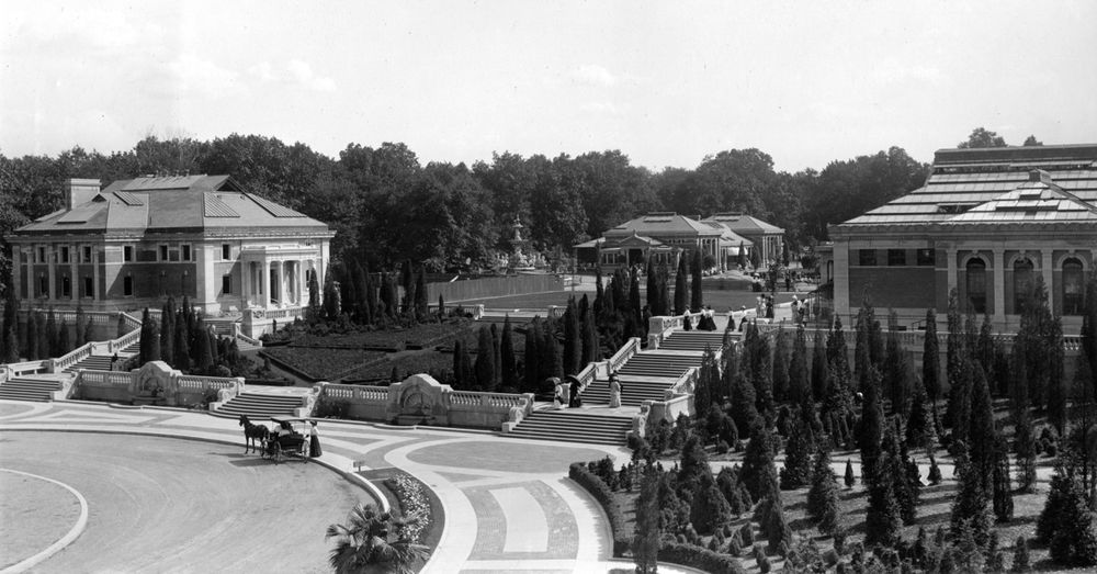 View of Fountain Circle on Baird Ct. in 1909.