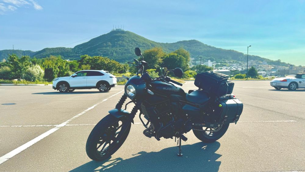 函館山

緑の島という大きな公園の駐車場から📸

早めに登ってしまうかと意気揚々と出たのも束の間、登山道が二輪車通行禁止🚫だと…
予定大幅に変更を余儀なくされました。
無知は罪