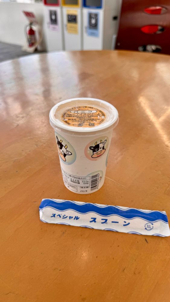 ﾊｺﾀﾞﾃｽｺﾞｲｶﾀｲｱｲｽ

函館産の美味しいアイス
硬いアイスは乳成分の高い良いアイスの証拠🍨