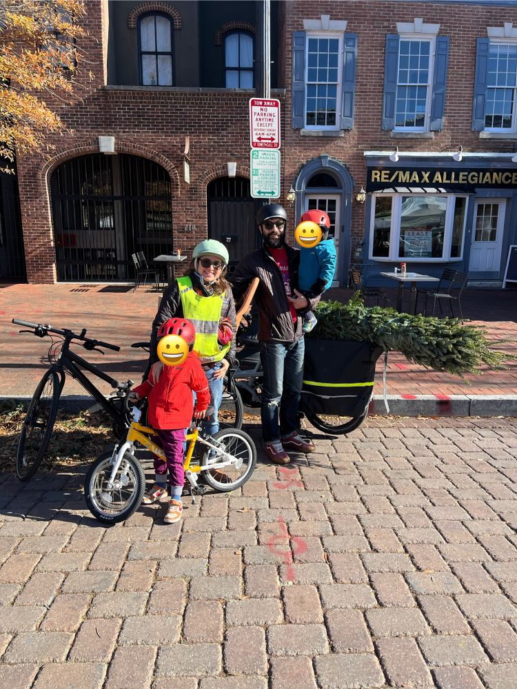 Family of 4 with their Christmas tree on a cargo bike