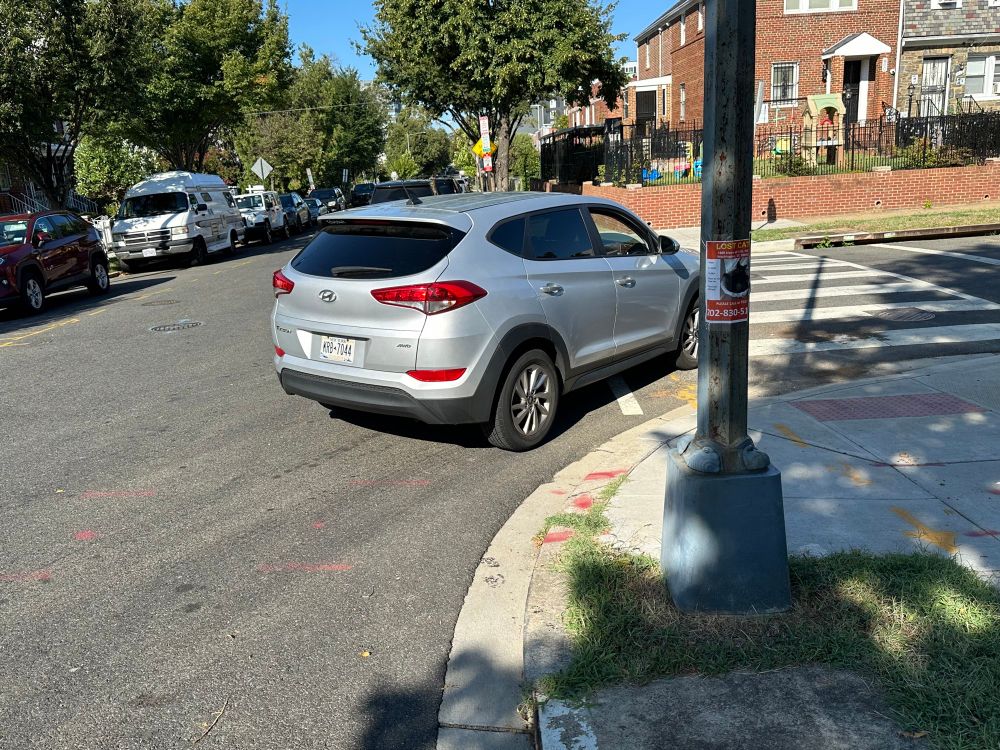 ICE agents in Washington DC 20th and H st NE