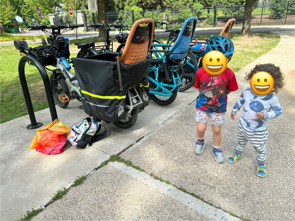 Group of Tern cargo bike at the National Zoo. 