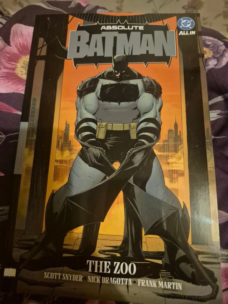 The trade Paperback of Absolute Batman vol. 1: The Zoo.