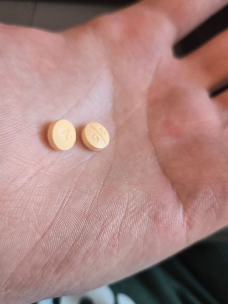 Two 25 mg of spiro pills on user peganoxs hand