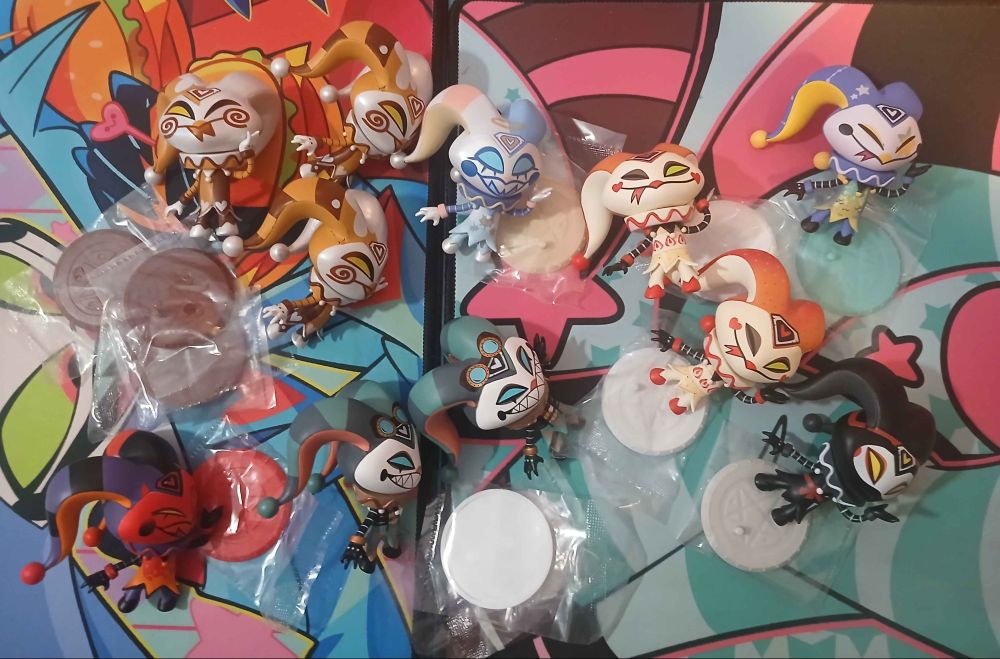 Fizzies blind box extras for trade:
- Cinnamarolli (3)
- Demon (1)
- Steampunk (2)
- Angel (1)
- Strawberry and Cream (2)
- Ninja (1)
- Mermaid (1)